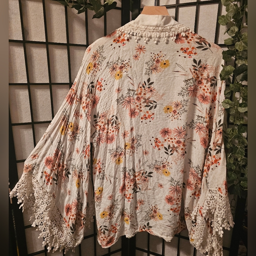 Hummingbird Women's Floral Lace Lightweight Open Kimono Size Meduim